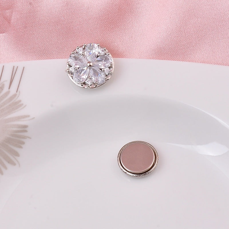 Broche Magnétique Fleur Cristal – Aimant Hijab Bijou